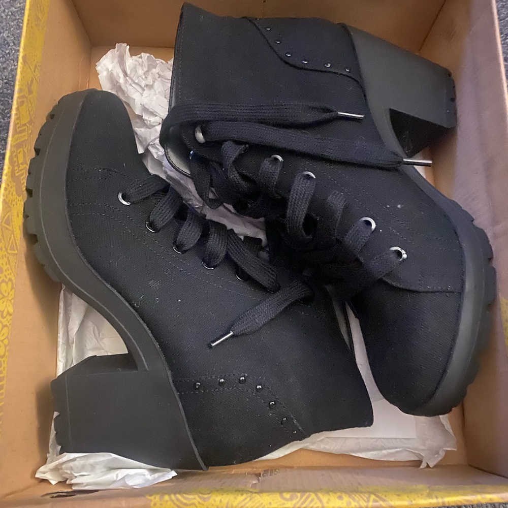 Mix no. 6 women’s ankle boots size 7.5 brand new never worn black